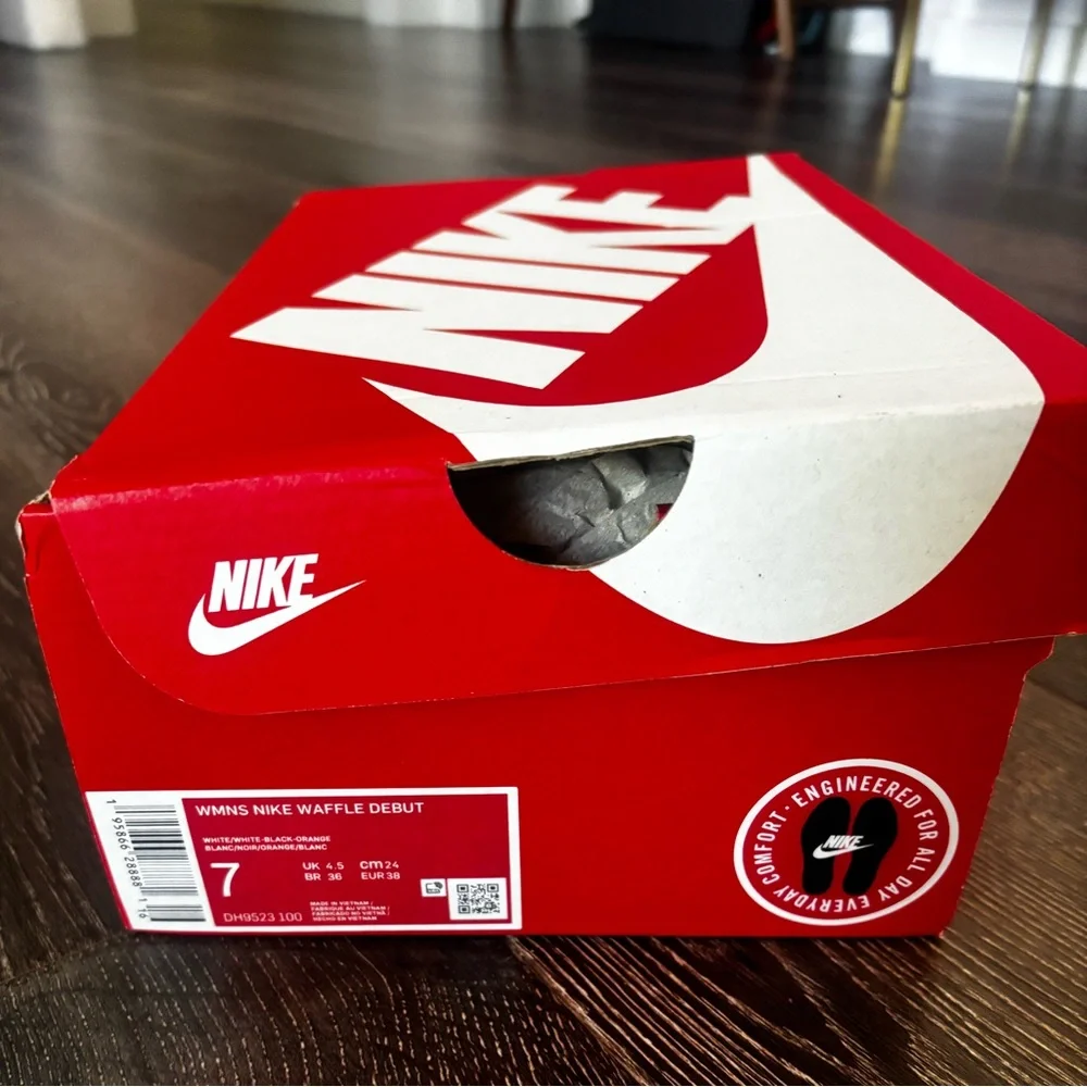 Nike Waffle Debut Women’s shoes - Brand New*** - Picture 2 of 7